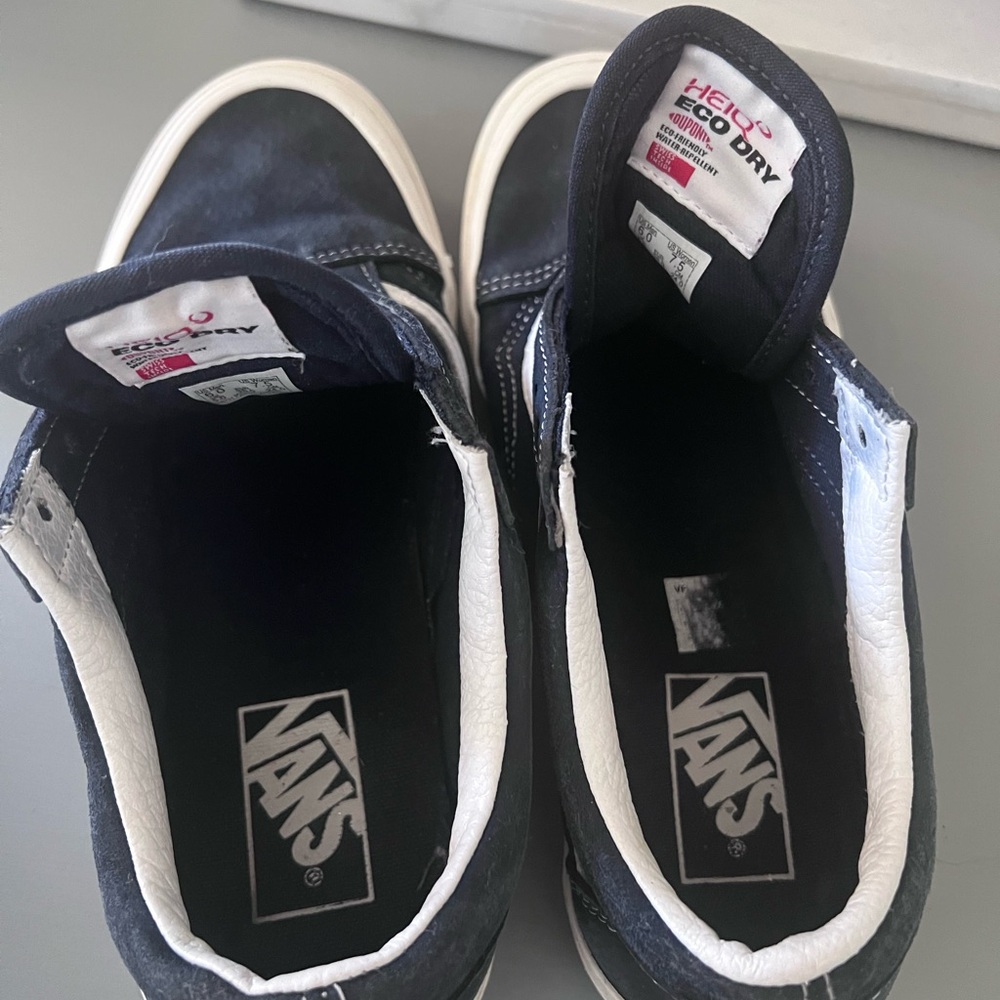Black Vans - Picture 4 of 7